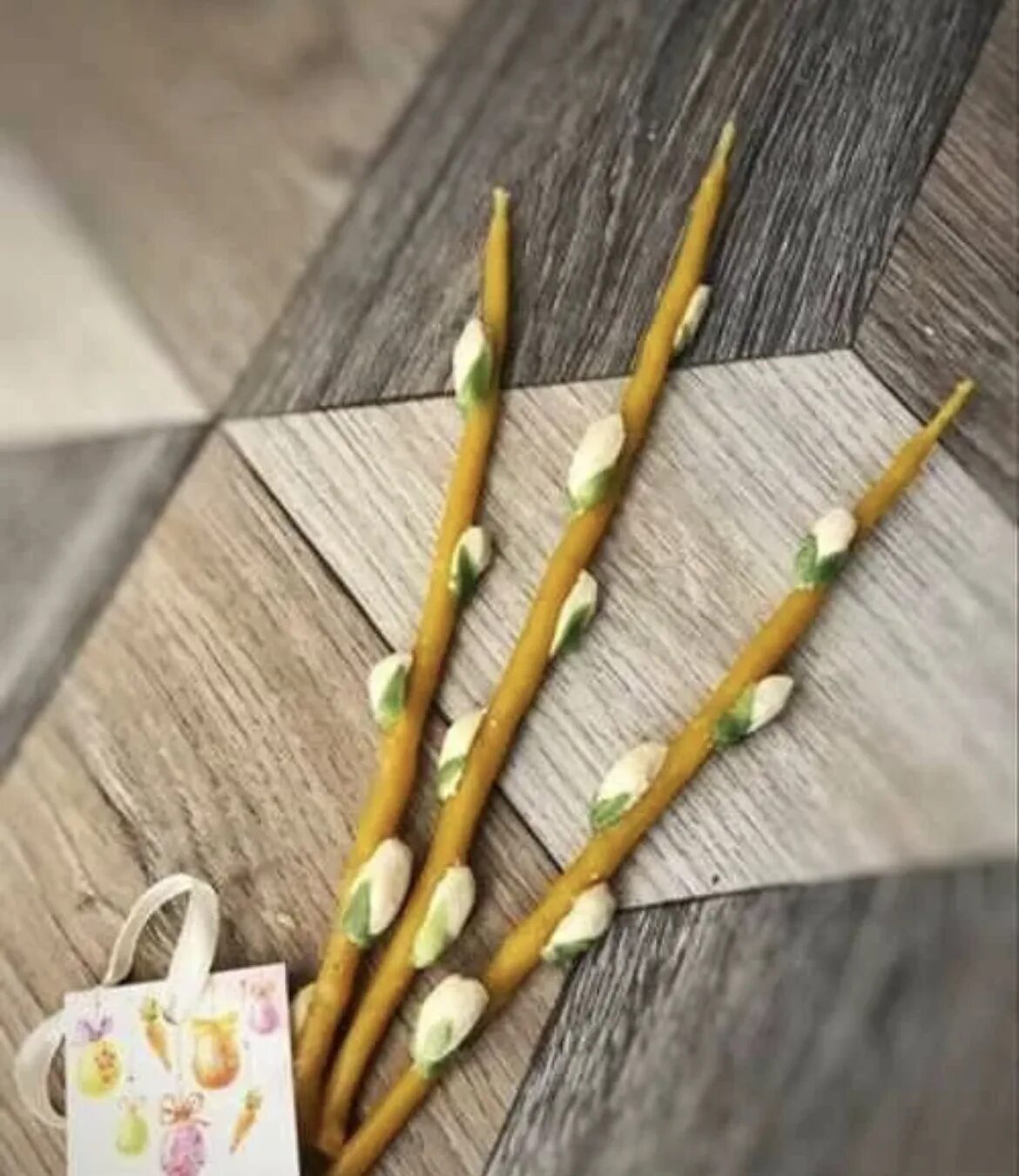 Верба и свечка. Свечка верба. Свеча вербочка. С вербным воскресеньем. С̠ в̠е̠р̠б̠н̠ы̠м̠ в̠о̠с̠к̠р̠е̠с̠е̠н̠ь̠е̠.