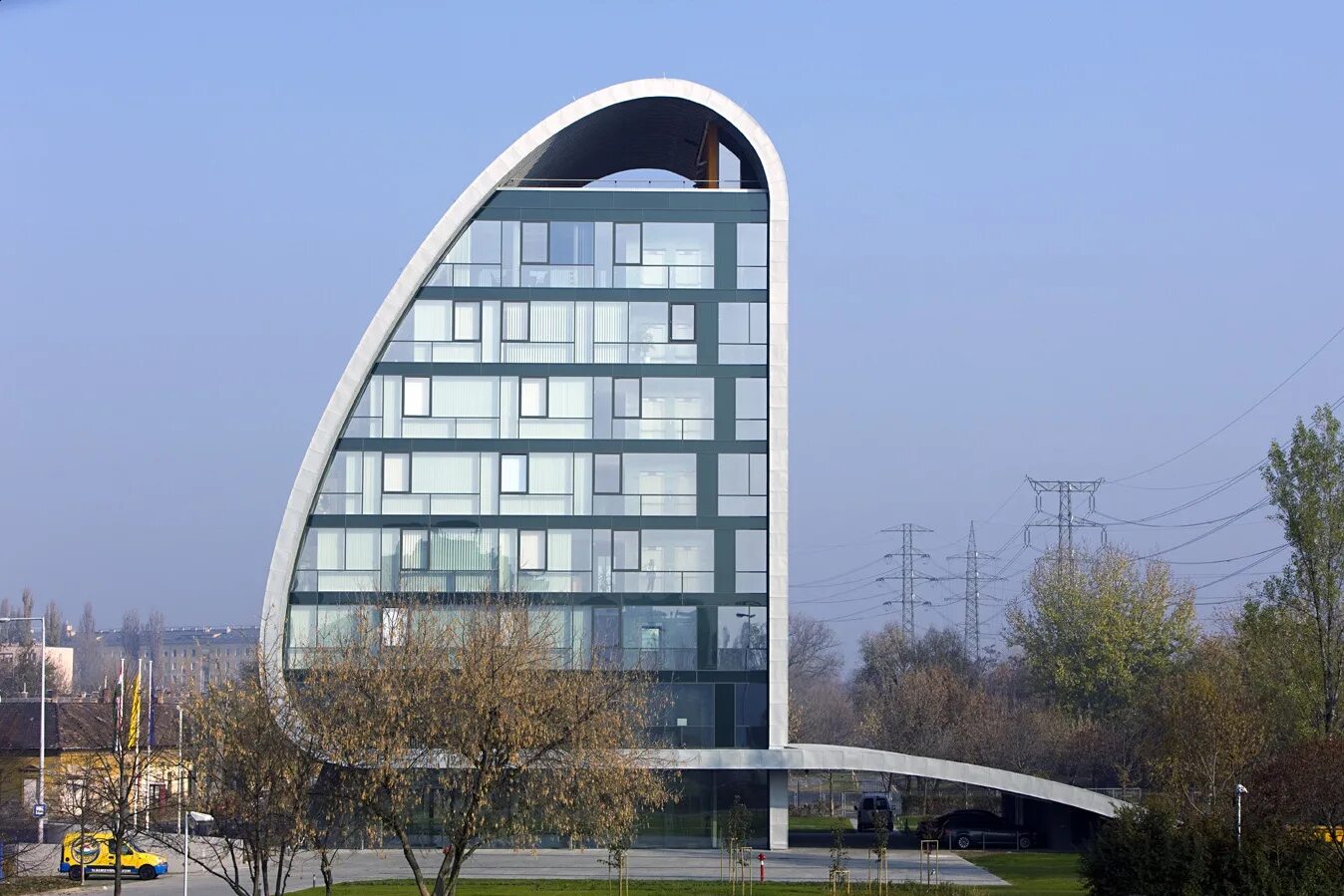 здание в виде буквы д. буквы на здании. рэм колфас архитектура. здание на букву в. здания в виде букв.