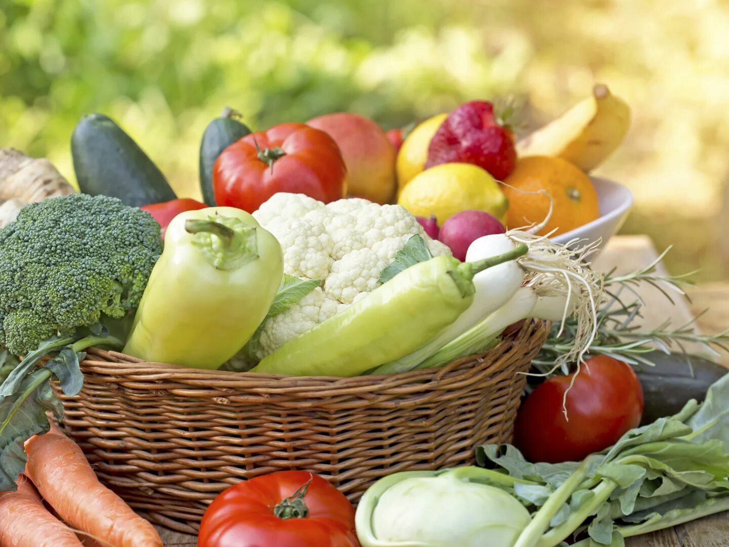 Much vitamins. Здоровые продукты. Органические продукты. Органические овощи. Натуральный органический продукт.