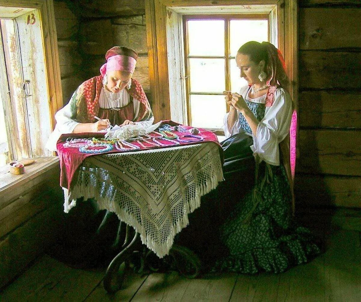 Русскую связывают