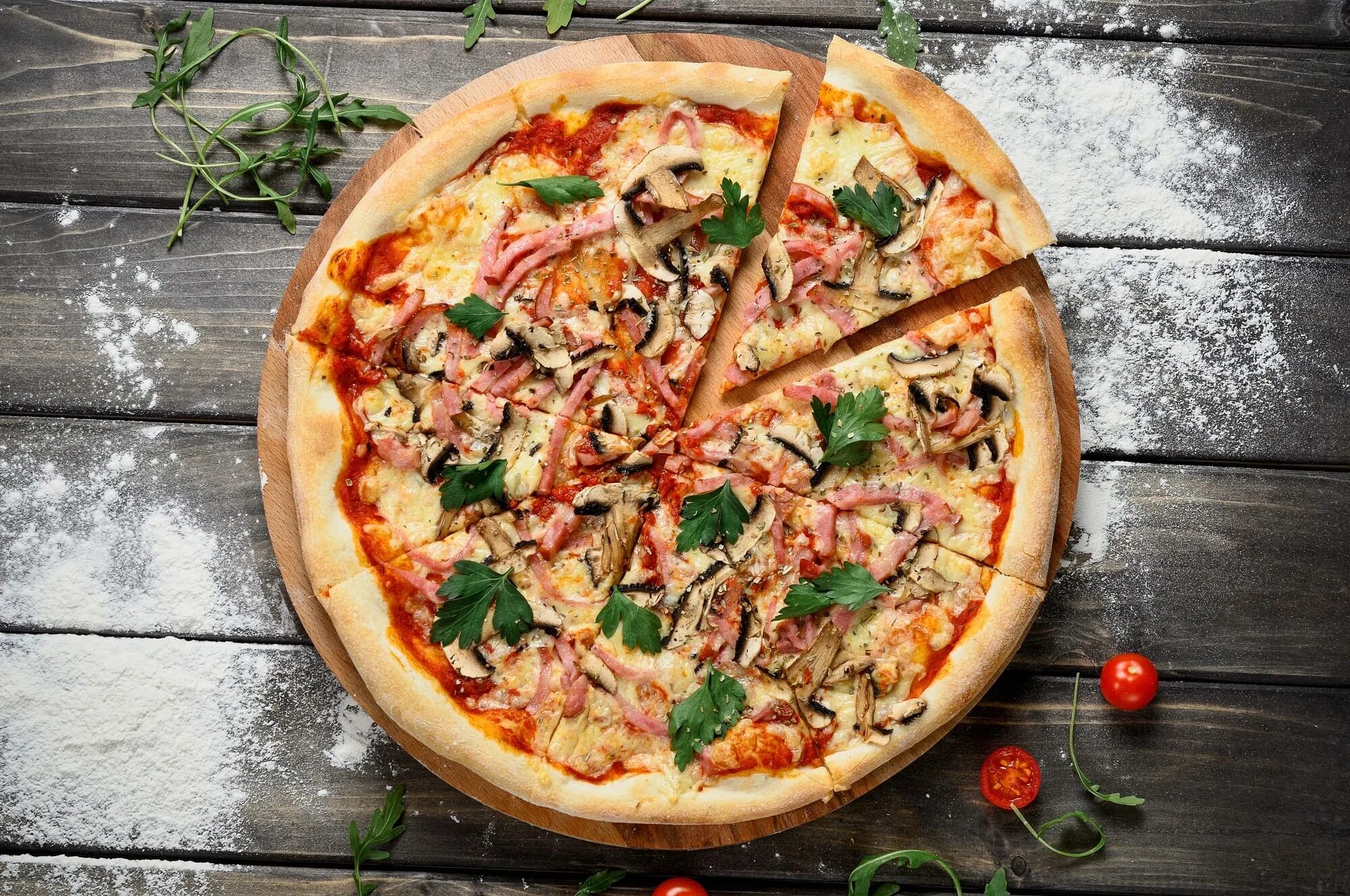 Доставка пиццерия пиццы. Пицца неаполитано. Капричоза. Пицца Капричоза. Пицца Капричоза в Италии.