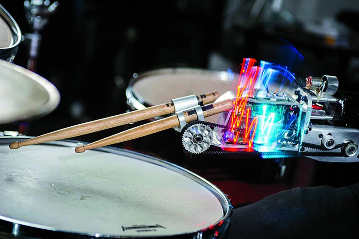 крутой барабанщик. барабанщик киборг. барабанщик ручной. джейсон барнс. супер барабанщик.