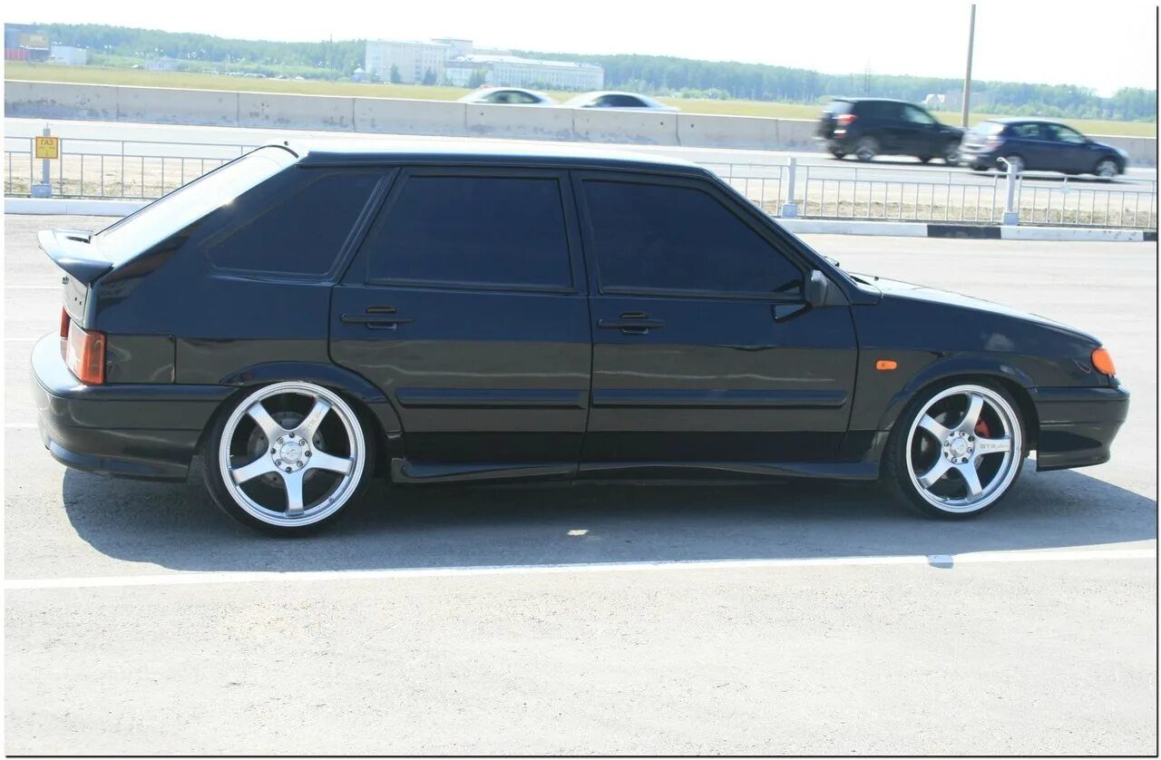 Ваз 2114 серебристая r15. Диски р16 на ваз 2114. Ваз 2114 черная r15. Ваз 2114 на 17. Ваз 2114 черная на 17.