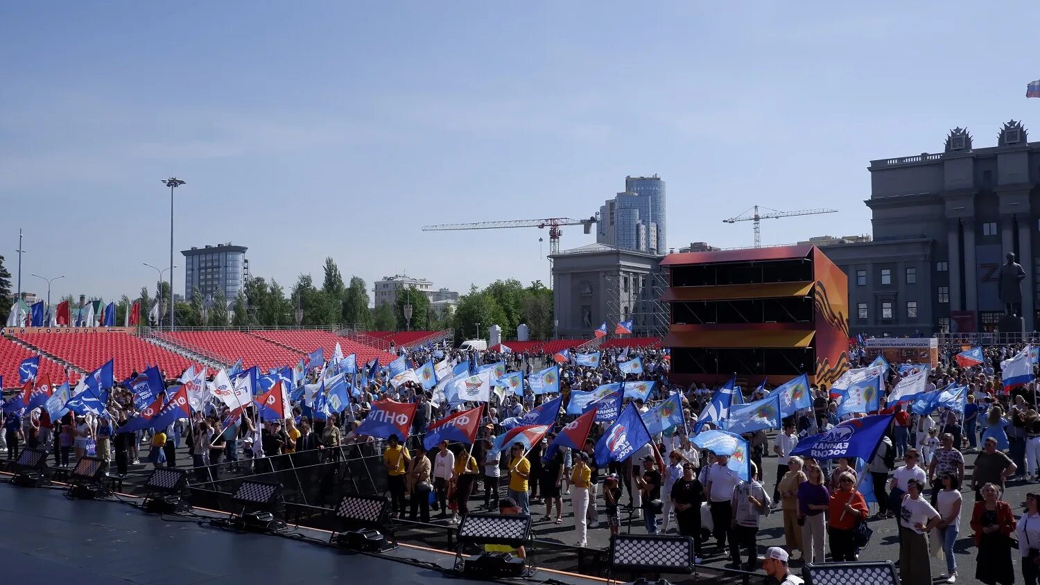 Митинг. Площадь Куйбышева Самара концерт. Концерт 1 мая Самара площадь. Митинг 1 мая площадь Куйбышева.