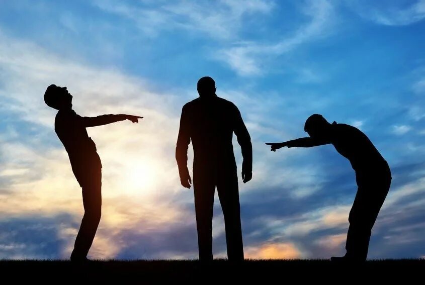 Смеются над одним. Иронизировать над человеком. Смеются над человеком. Иронизировать над человеком. Иронизируй это.