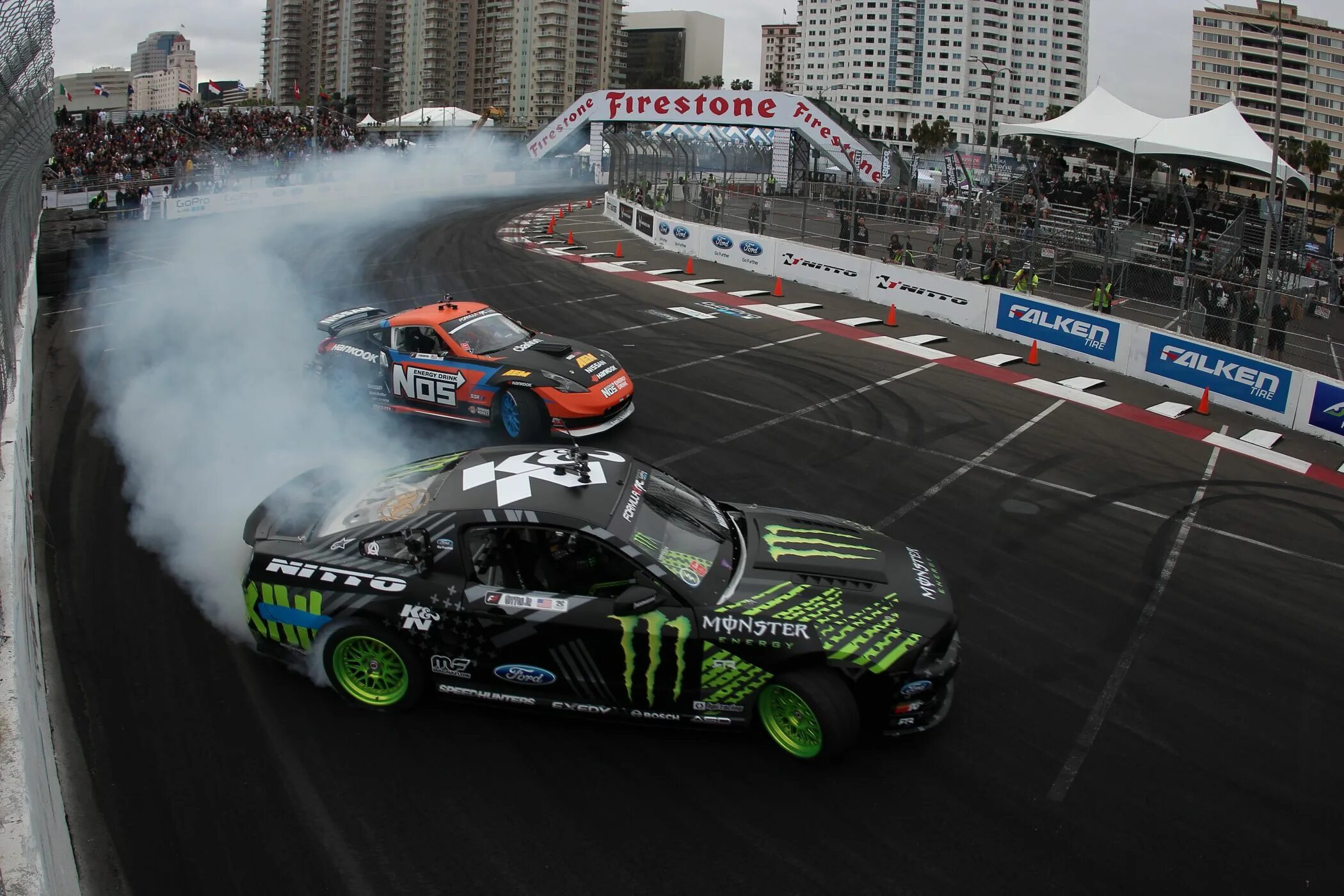 Гоночная машина с препятствиями. Monster Energy дрифт. Форд Мустанг Монстер Энерджи. Ford Mustang RTR Monster Energy 2015 Реал рейсинг 3. Форд Мустанг дрифт.