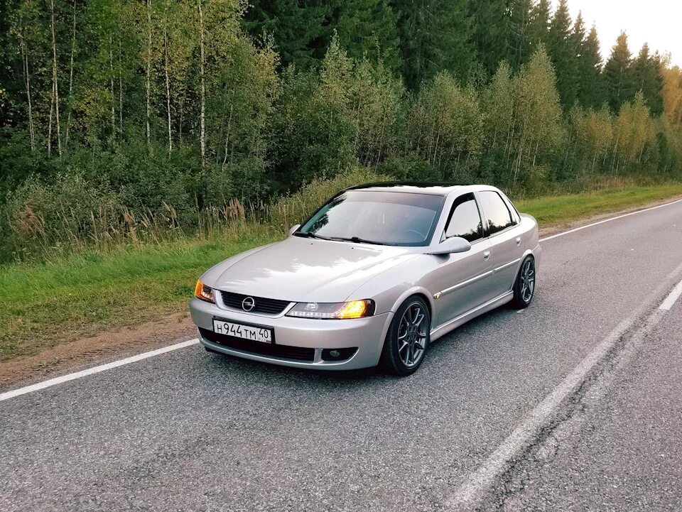 Opel vectra a зеленая. Opel vectra b универсал обвес. Opel vectra b 2000. Opel vectra jdm. P1895 opel vectra b.