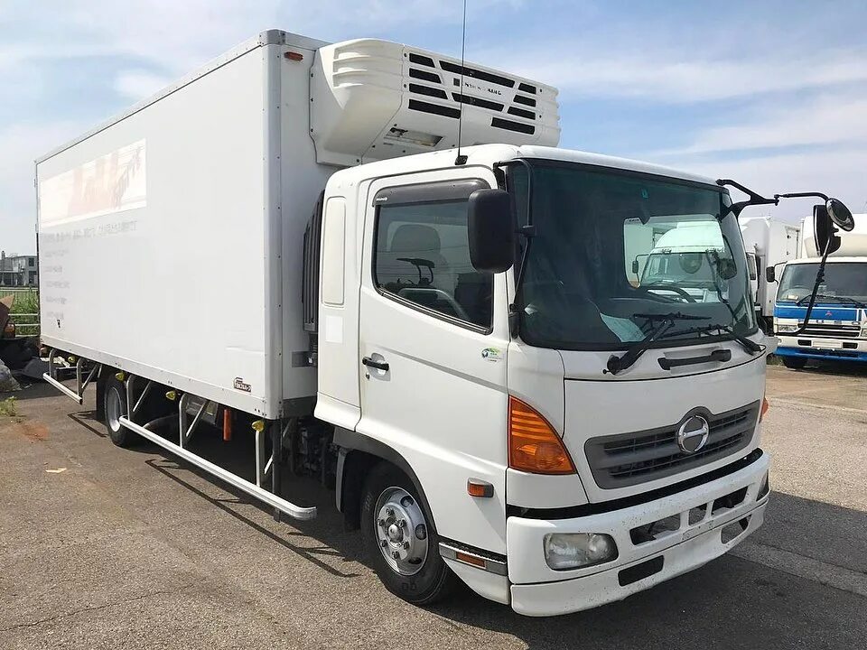 5 Тоник Хино 500. Hino 500 рефрижератор. Хино рейнджер фургон 5 тонн. Hino 300 рефрижератор. Купить грузовик хино