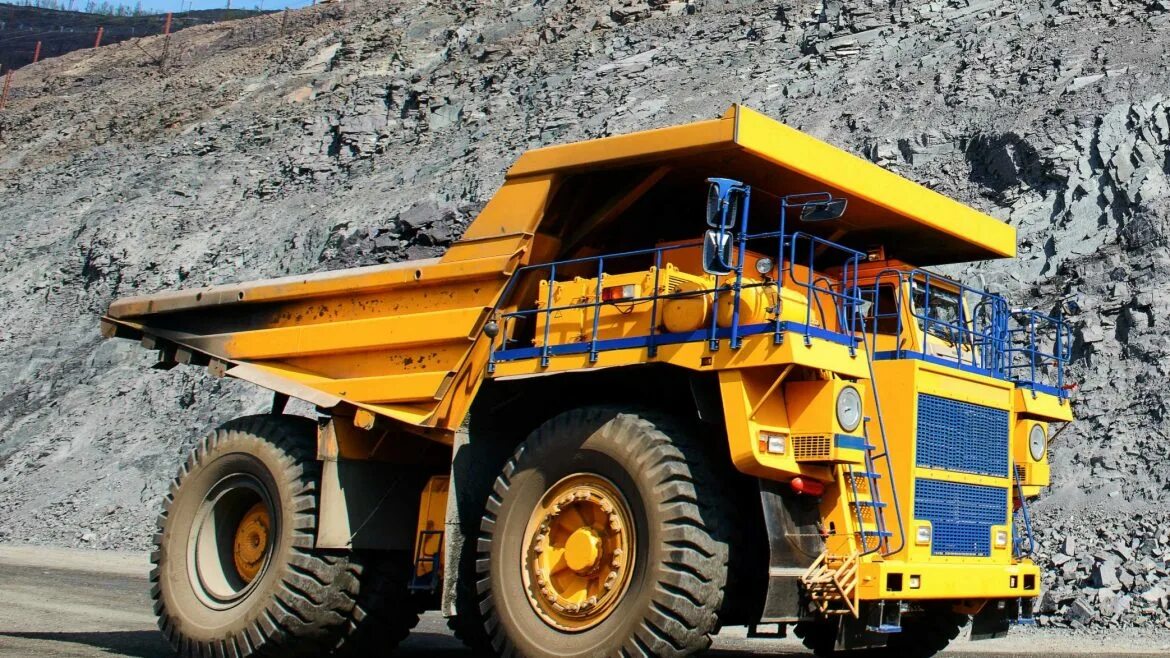 Белаз 360 тонн. Белаз 7531. Белаз 450 тонн. Самосвал белаз 450 тонн. Карьерный самосвал.