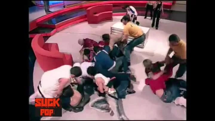 Окна с дмитрием нагиевым драка. Нагиев драки. Нагиев окна драка. Нагиев драки. Ток шоу окна драка.