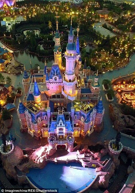 Как выглядит диснейленд внутри 7:38 pm// @emelyjette Disney paris, Disneyland, Disneyland paris