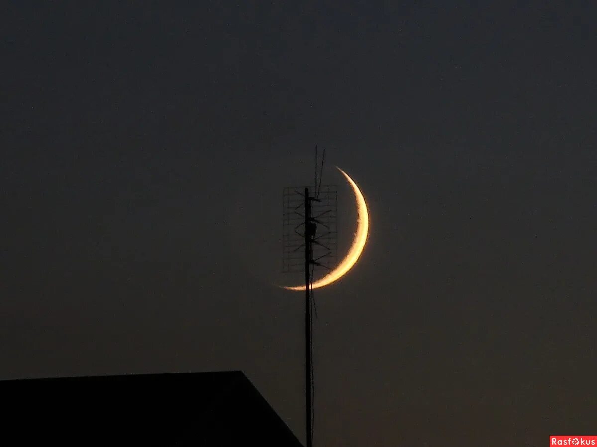 песня вечерняя луна. песня вечерняя луна. полная луна на вечернем небе. картинки полумесяц на вечернем небе. луна вечером.