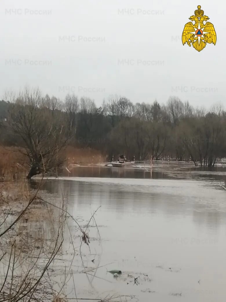 Уровень воды в реке угра. Староскаковское Дзержинского района Калужской области. Деревня Староскаковское Калужская область. Деревня Староскаковское Дзержинский район Калужская область. Полотняный завод Калужская область половодье.