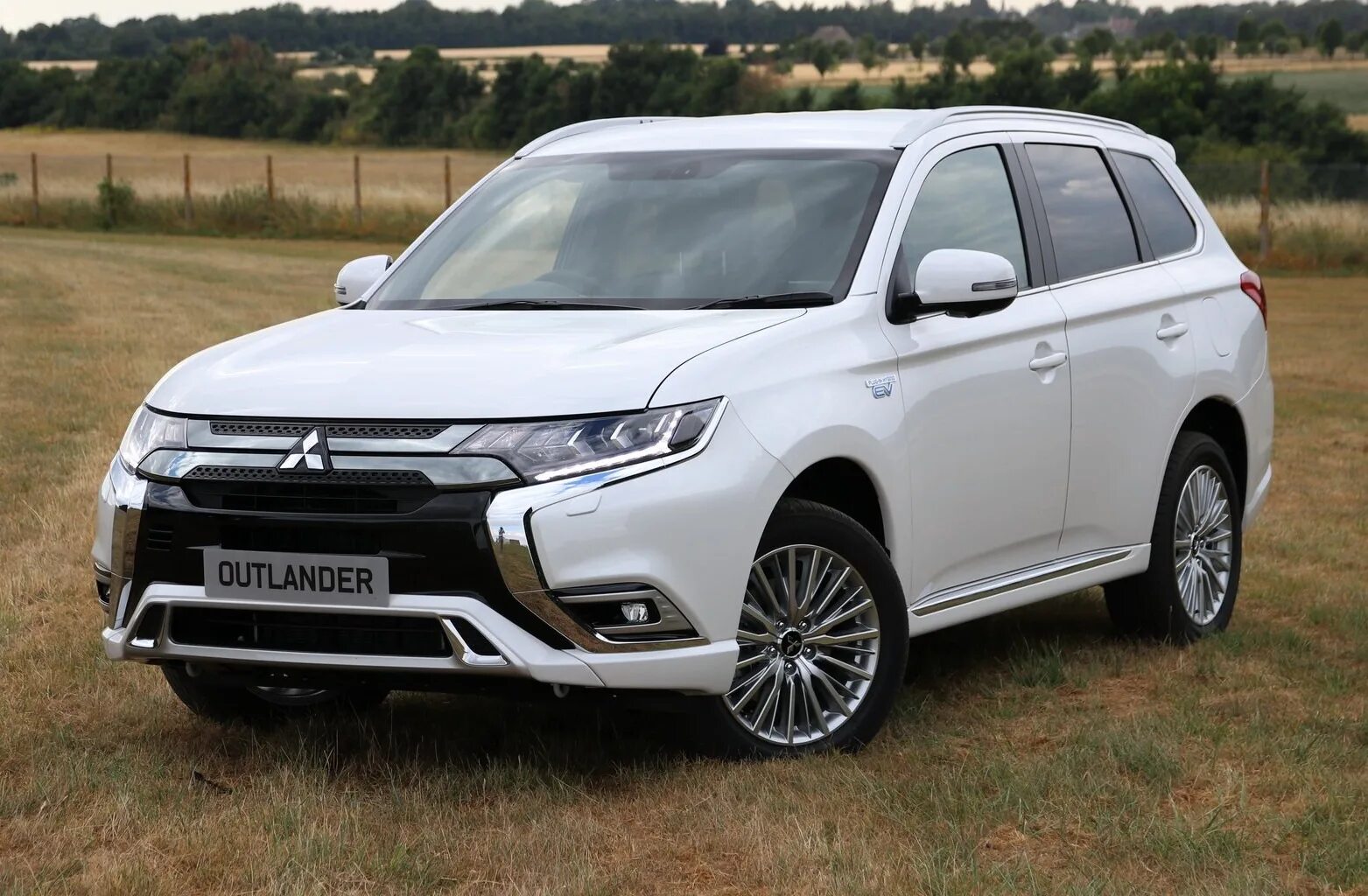Митсубиси аутлендер 3. Митсубиши аутлендер 2016. Mitsubishi outlander phev 2020. Кроссовер митсубиси аутлендер. Mitsubishi outlander.