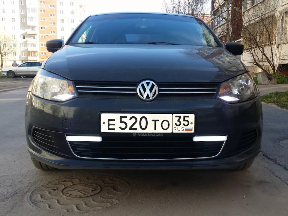 Дневные ходовые огни фольксваген поло 2013. Volkswagen polo дневные ходовые. Дхо на фольксваген поло седан 2013. Фольксваген поло дневные ходовые. Ходовые огни vw polo 2014.