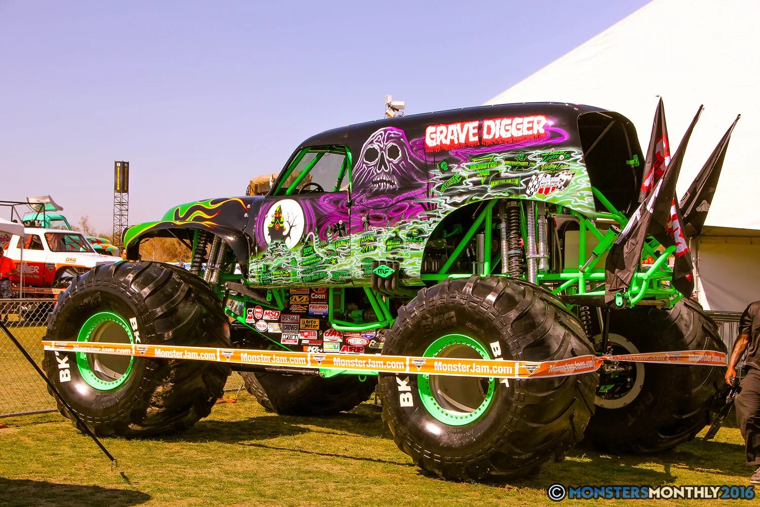 Какой монстр трак. Grave digger монстр трак. машина монстр-трак 689-b17. форд 750 монстр трак. монстр трак ps335.