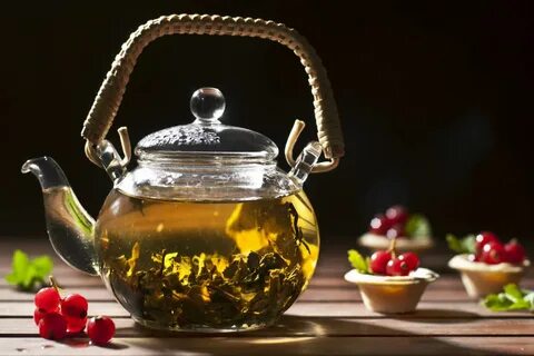 Чай с лимоном в заварочном чайнике