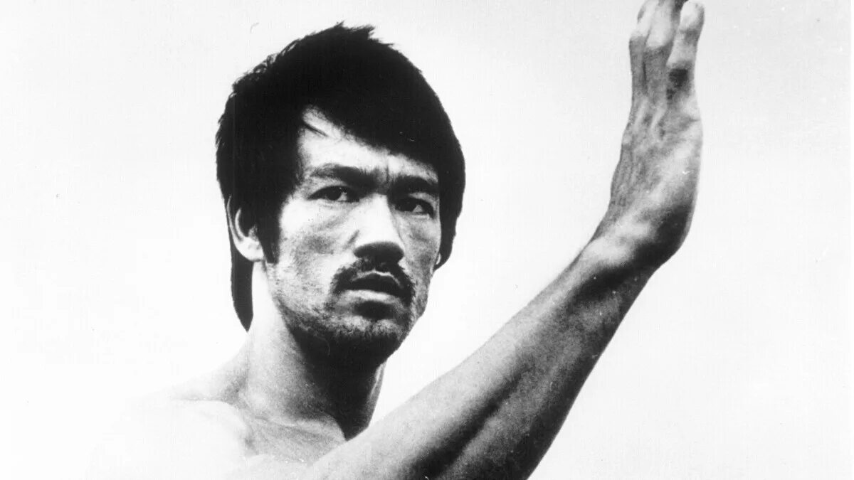 Брюс ли. Брюс ли с бородой. Прическа Брюса ли. Bruce Lee с бородой. Чем занимался брюс