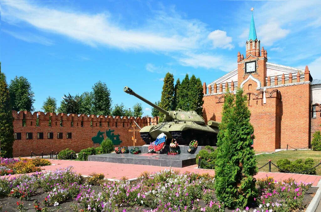 Поселок лев. Посёлок льва толстого липецкой области. Поселок лев. Гостиница лев толстой липецкая область. Поселок лев.