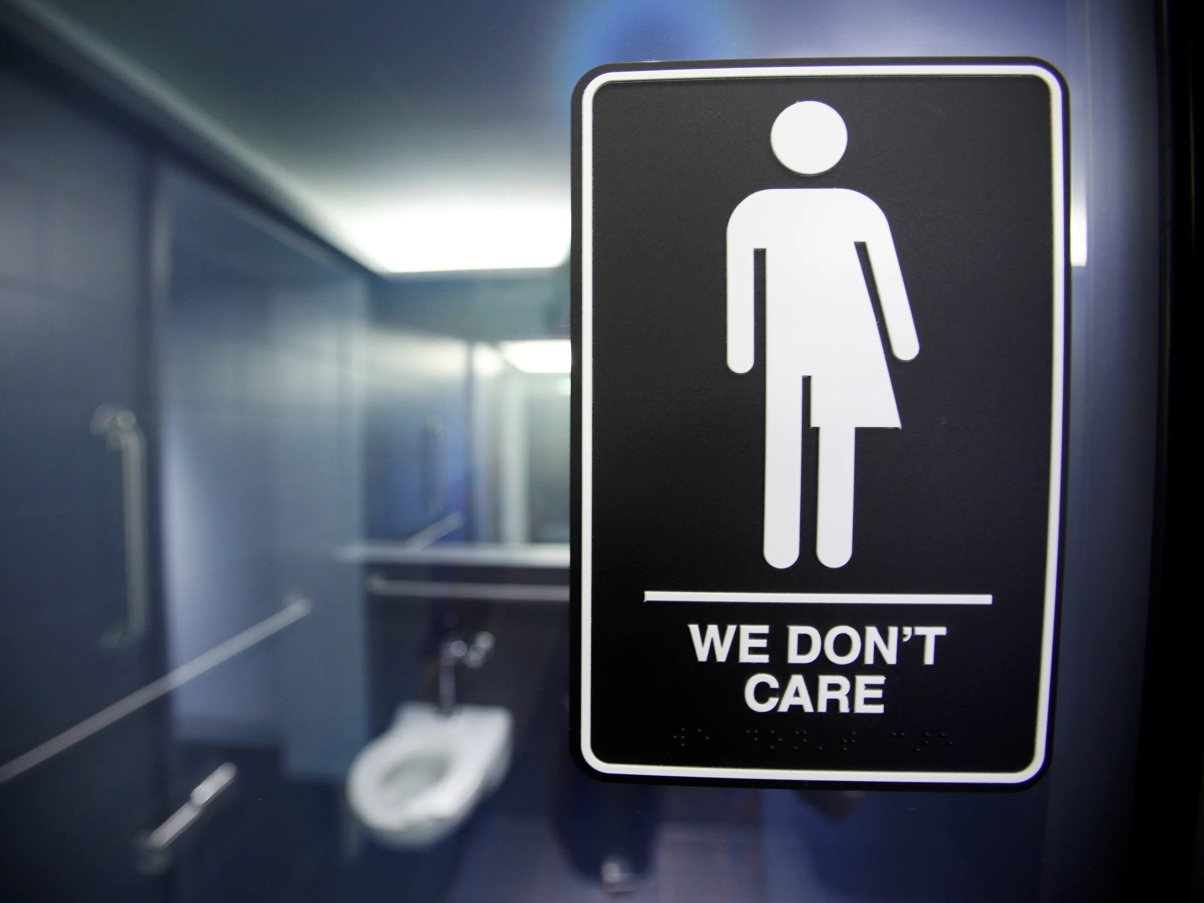 Гендерные туалеты в сша. Гендерно нейтральный туалет табличка. Туалет для гендеров. Гендерно-нейтральные уборные. Гендерно нейтральная уборная.