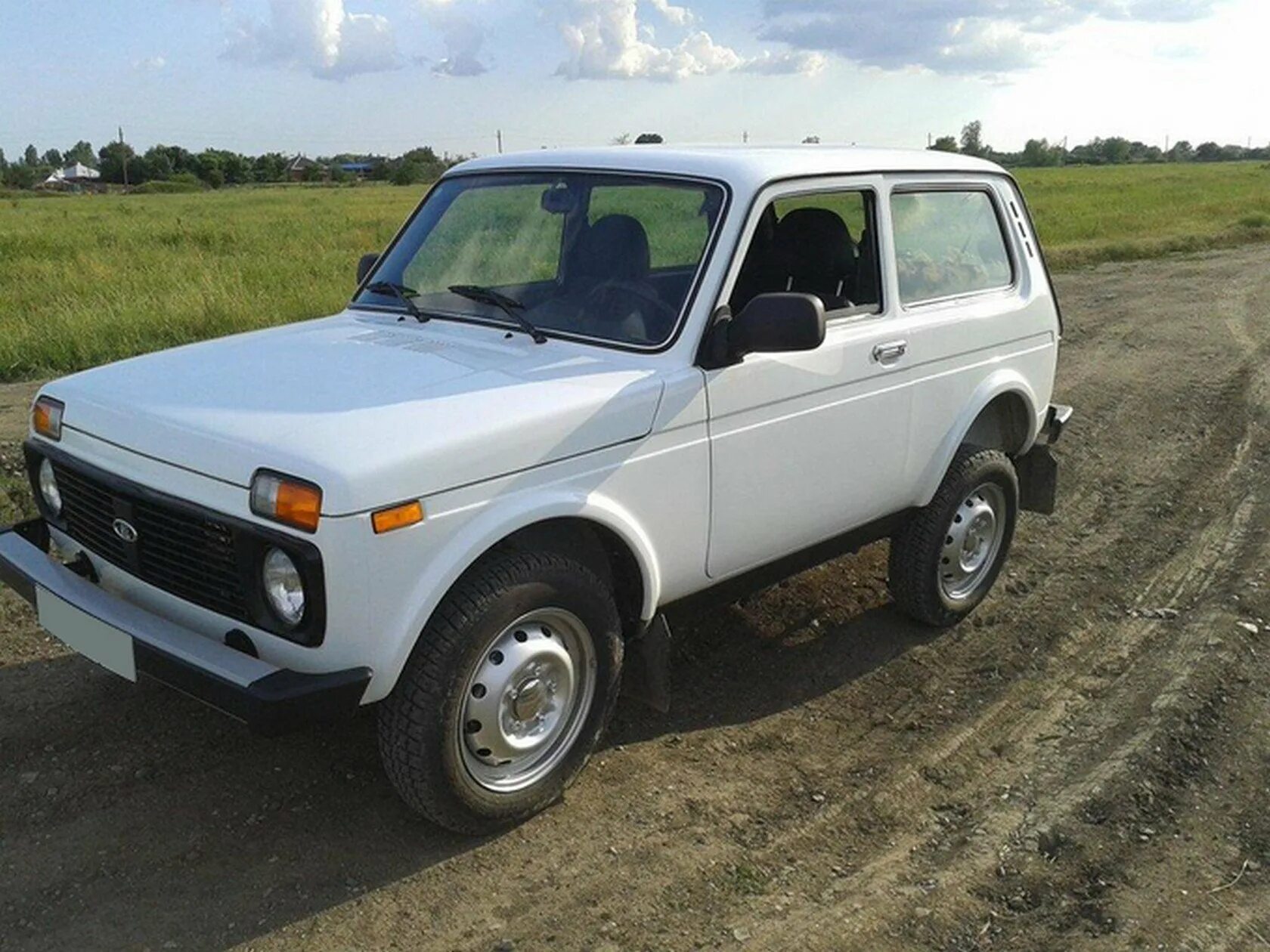 Авторынок нива с пробегом. Нива 2121 нива белая. лада нива 2121 4х4. лада 4x4 2121 нива 2014. лада 4x4 2121 нива 2015.