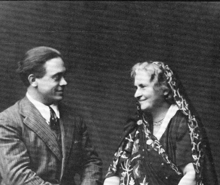 Сын марии монтессори марио. Ганди и монтессори фото. Марии монтессори (1870–1952). Сын марии монтессори. Монтессори индия ганди.