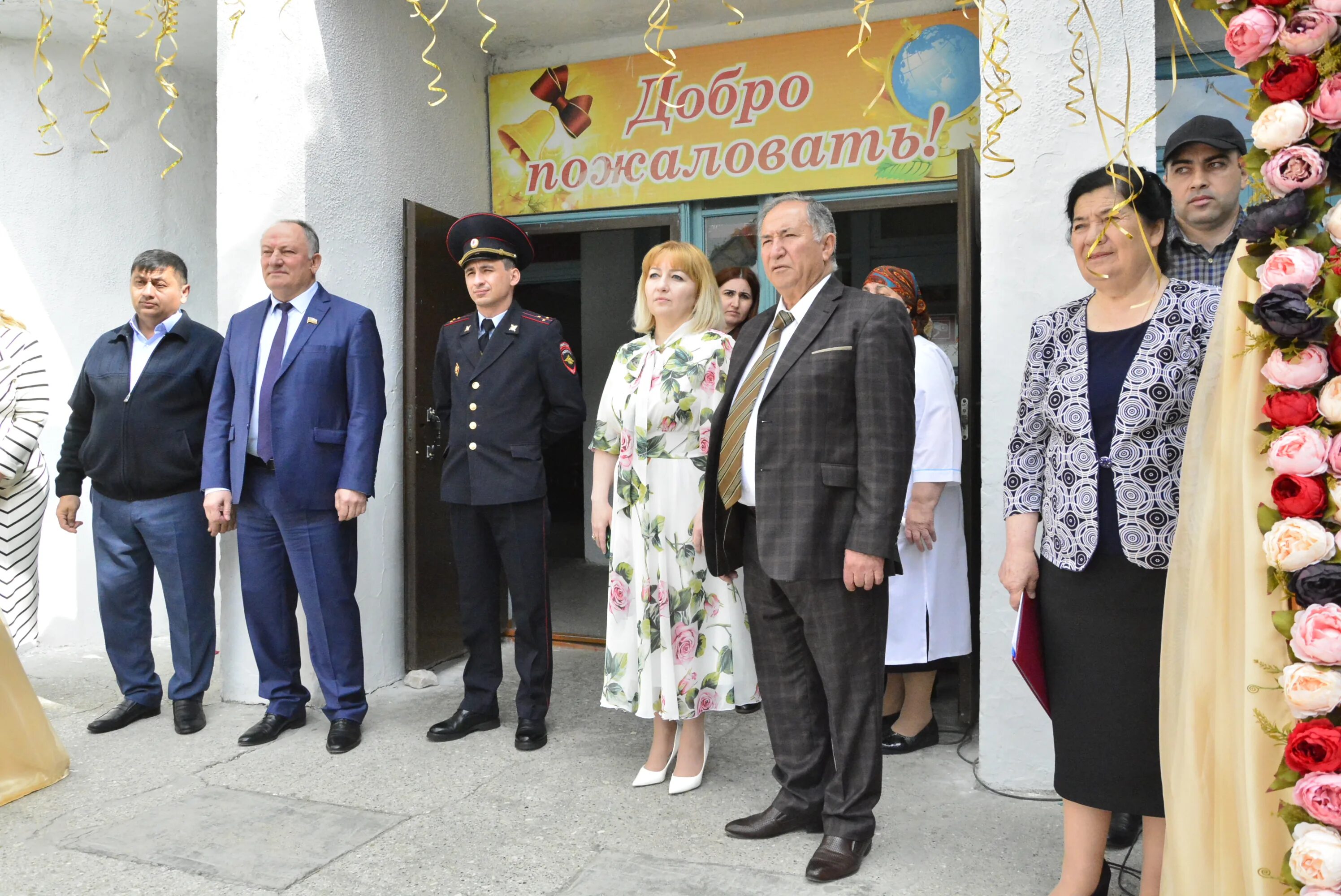 Черкесск село. Директор 8 школы Черкесск. 2 Школа Черкесск. Школьная линейка. 19 Школа Черкесск.