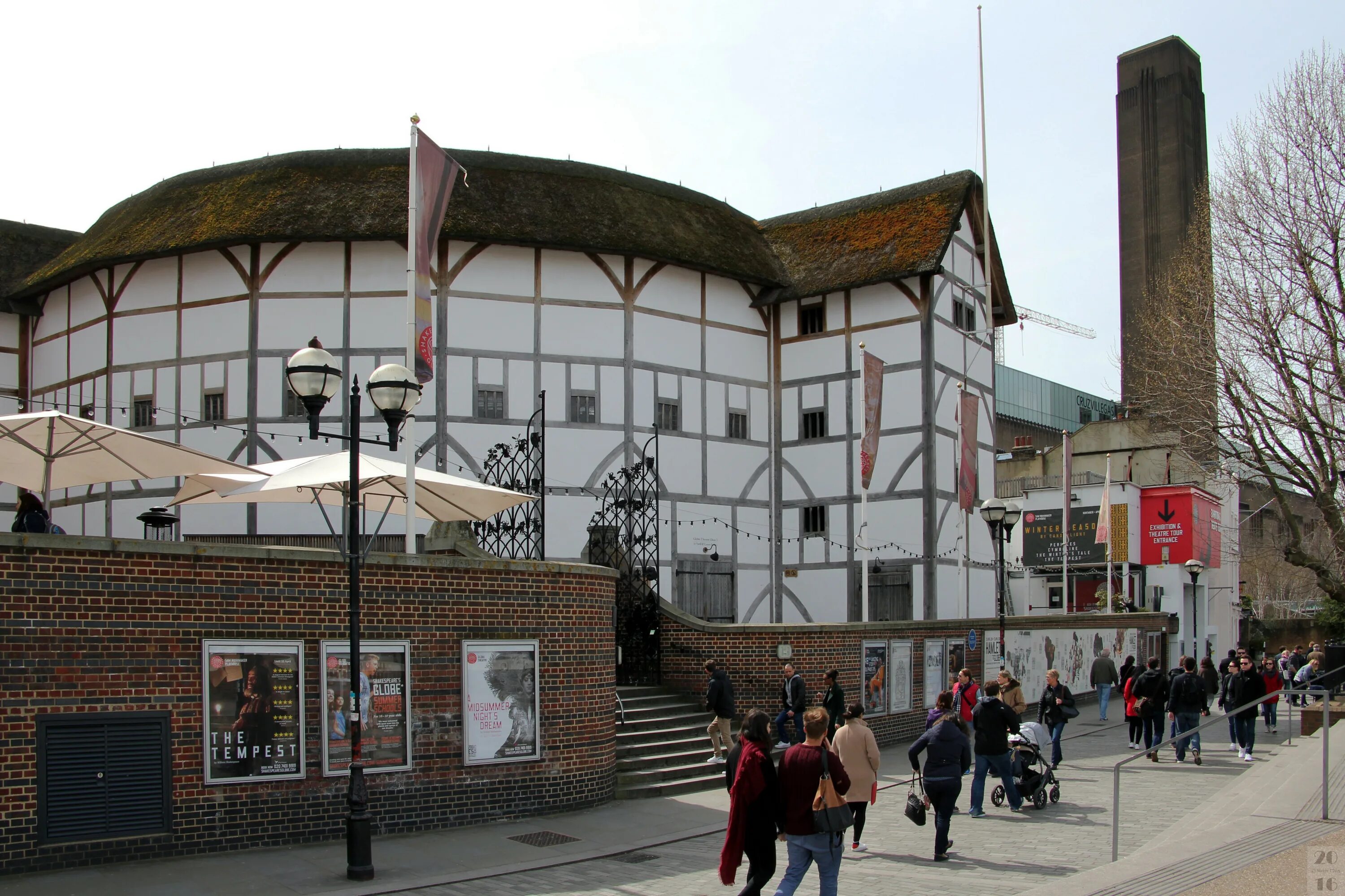 Какой театр шекспира. Шекспировский «Глобус» (Shakespeare's Globe). Театр «Глобус», Лондон, Великобритания. Шекспировский театр в Лондоне. Театр Глобус Шекспира.