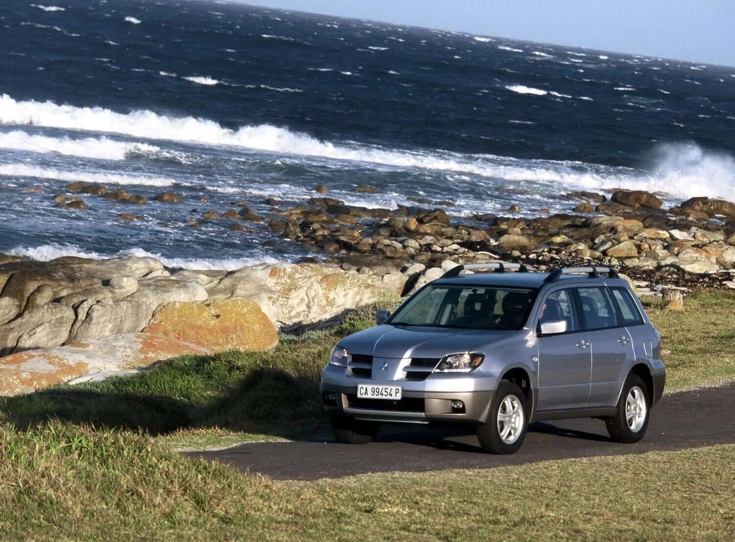 Mitsubishi outlander первое поколение. Митсубиси Аутлендер 1. Митсубиси Аутлендер 1 поколения. Митсубиси Аутлендер 2003. Митсубиси Аутлендер 2 поколения.