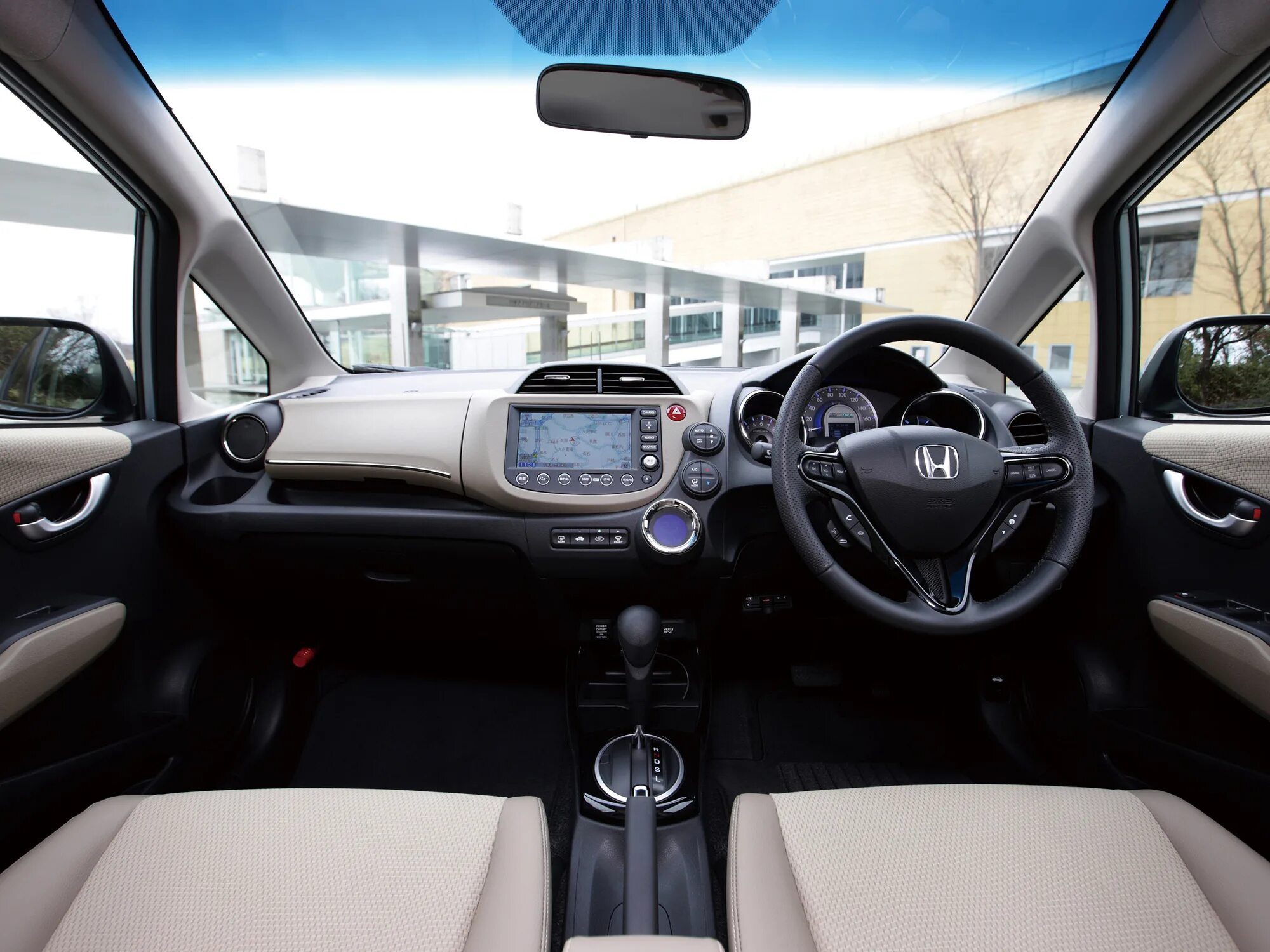 Honda fit shuttle 2011 год