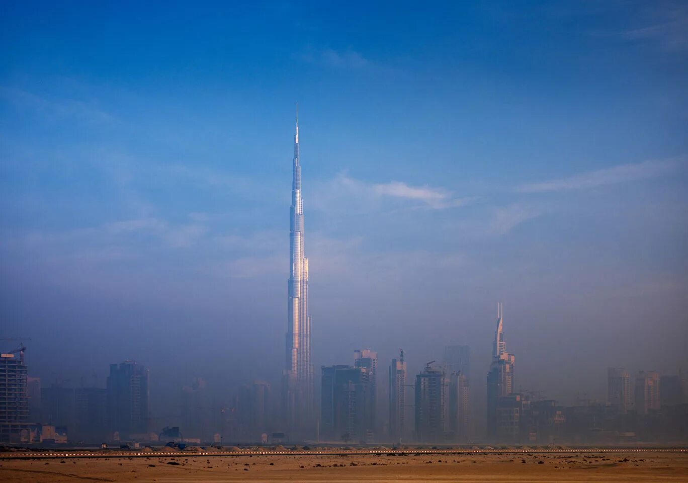 Небоскреб 2 км. Башня Дубай кингдом Тауэр. Саудовская Аравия Джидда Тауэр. Башня Джидда в Саудовской Аравии. Kingdom Tower в Саудовской Аравии.