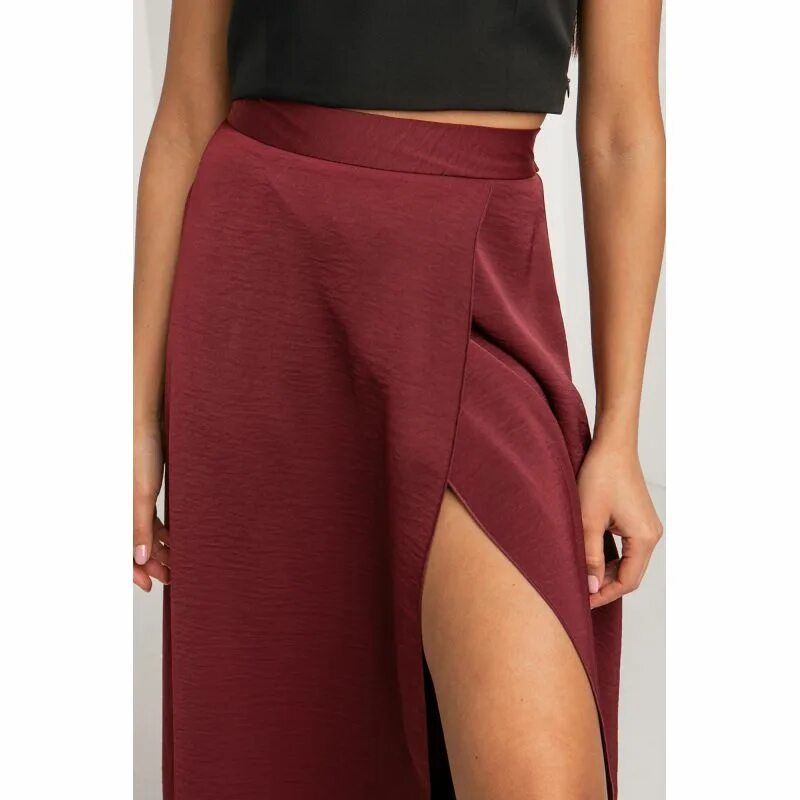 Кожаная юбка короткая с разрезом спереди. Юбка с разрезом. Черная мини юбка с разрезом. Юбка mango миди с разрезом. Юбка glance maxi с двойным вырезом.