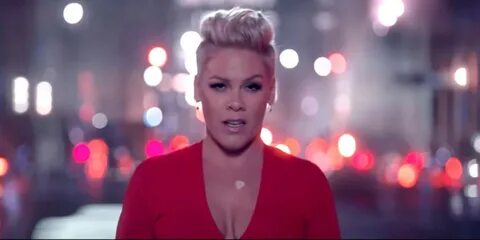 Певица pink песня