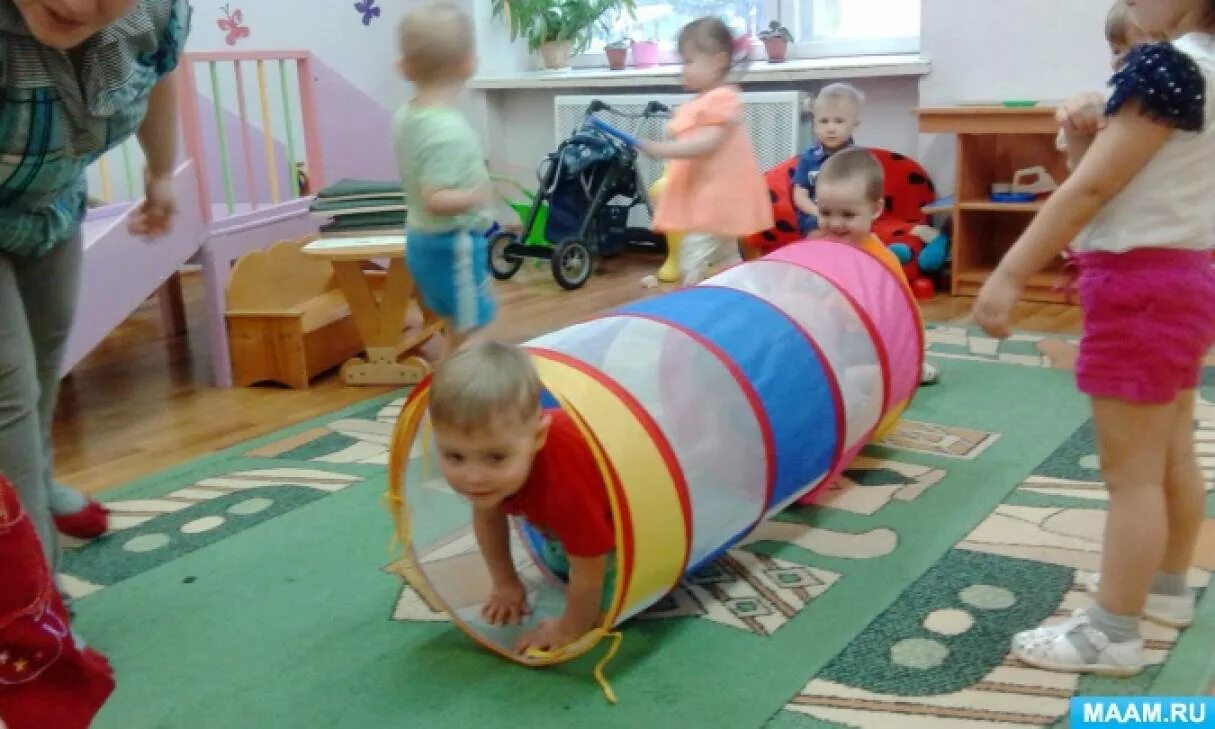 Ползание в детском саду. Тоннель для физкультурных занятий. Физкультурное занятие в младшей группе. Тоннель для физкультуры в детском саду. Досуги 1 младшая группа