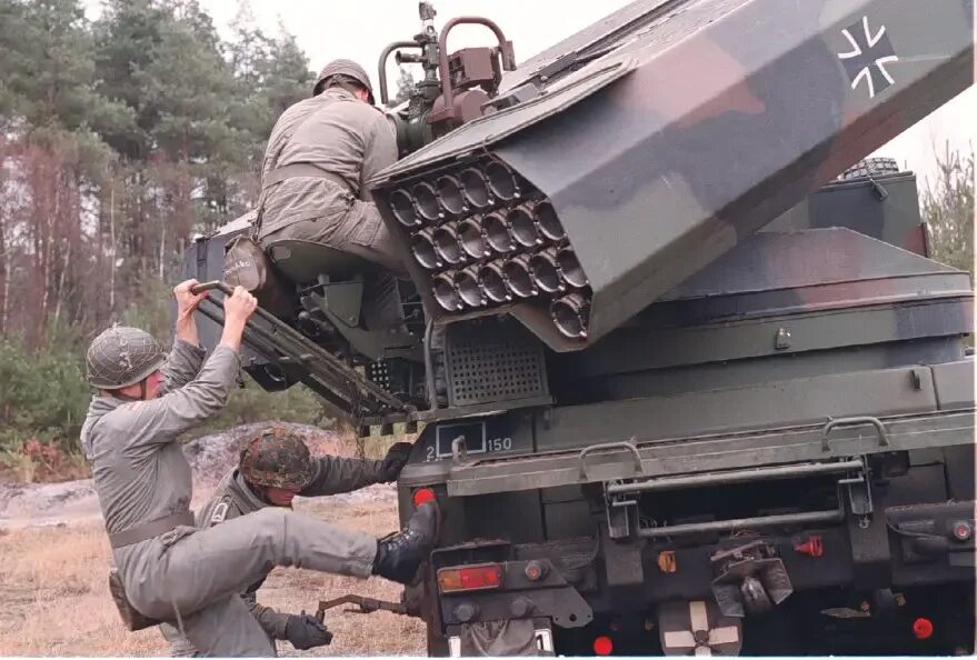 Рсзо чехии. Рсзо ларс 2. рсзо ларс 1. рсзо lars-2 германия. 110-мм рсзо lars ii.