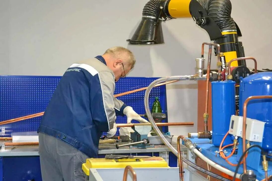 Промышленное производство. Сервисное обслуживание холодильного оборудования. Обслуживание торгового и холодильного оборудования. Промышленное оборудование. Вакансии холодильного оборудования москва.