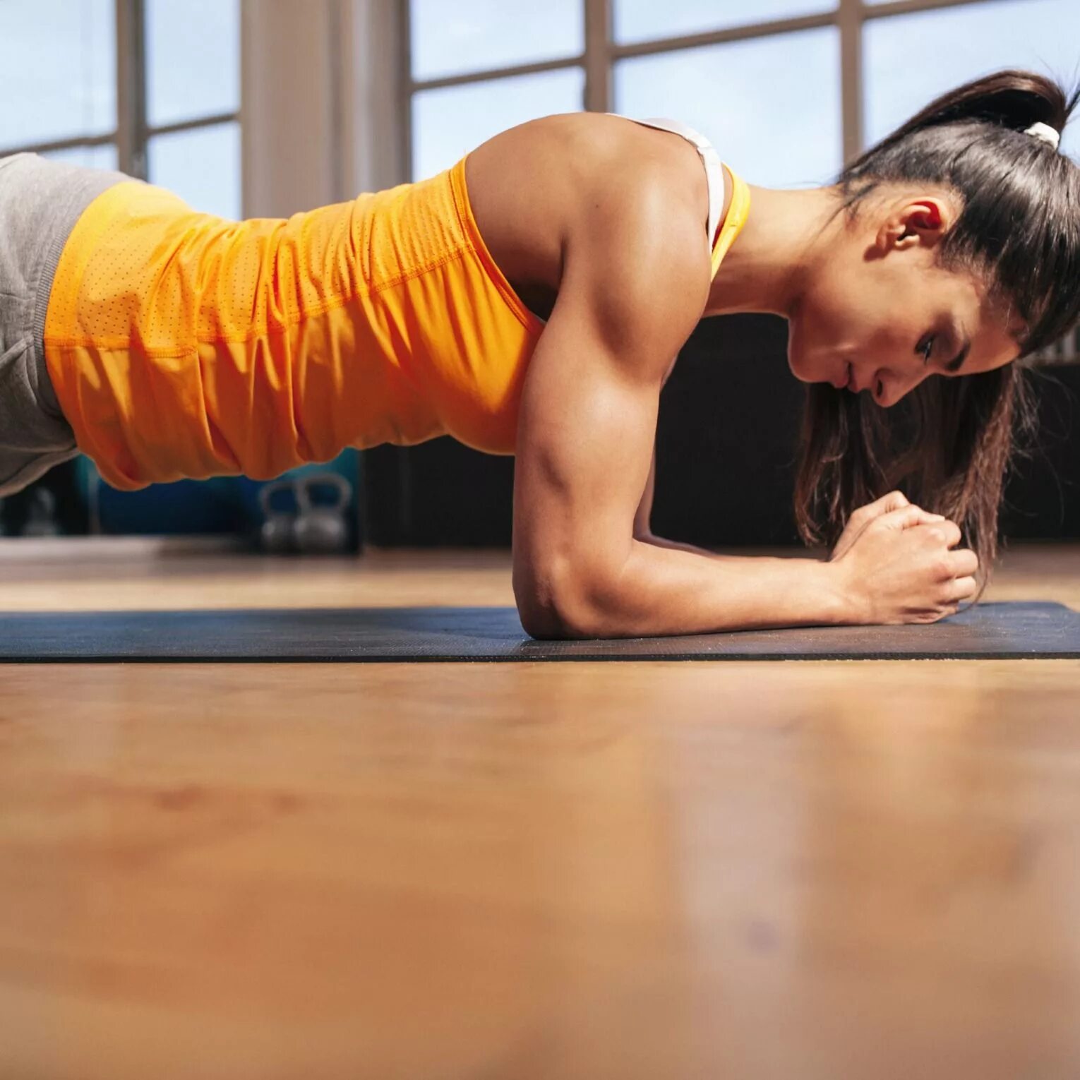 Do exercises. Finds core. Упражнение сотня пилатес. Your core. Пресс reverse crunch.