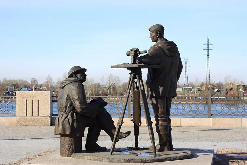 памятник геодезистам в иркутске на набережной. памятник геодезистам в иркутске. памятник изыскатели в иркутске. памятник геодезисту белгород. памятник геологам иркутск.