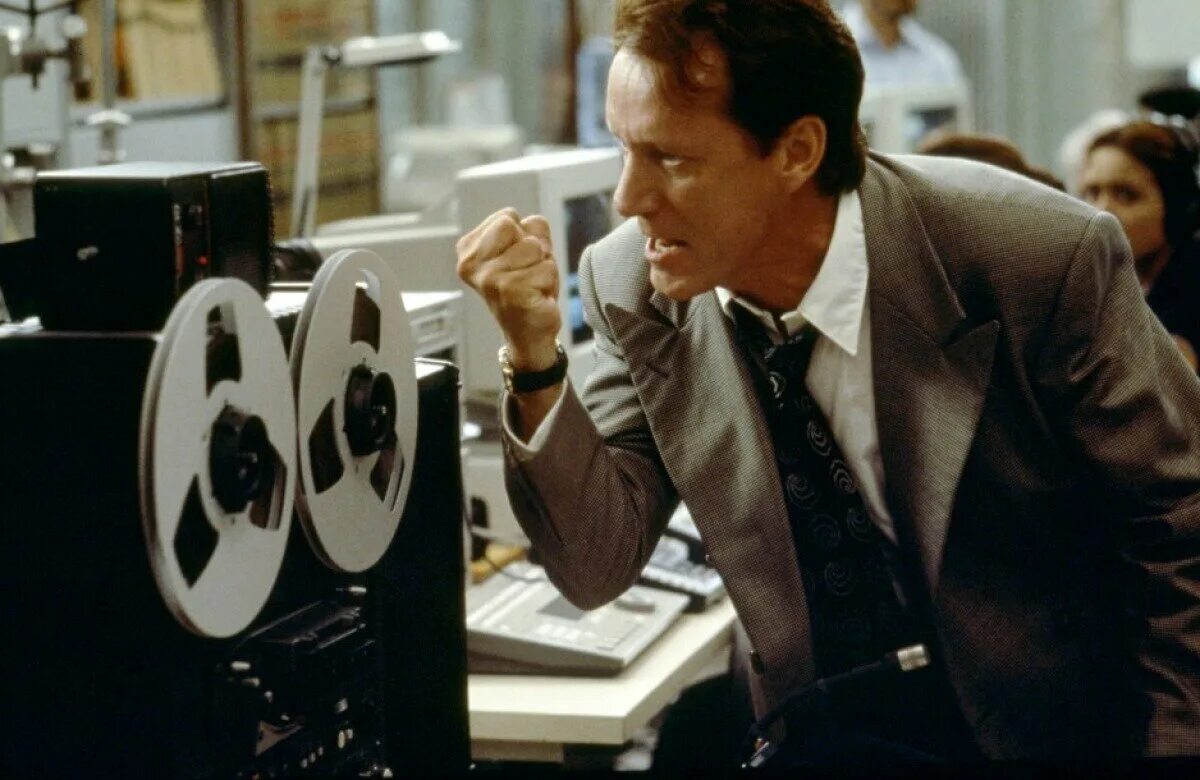 Майк хаммер кадры. Погоня 1994. Со 1994. Чарли шин погоня. Шварценеггер правдивая ложь.