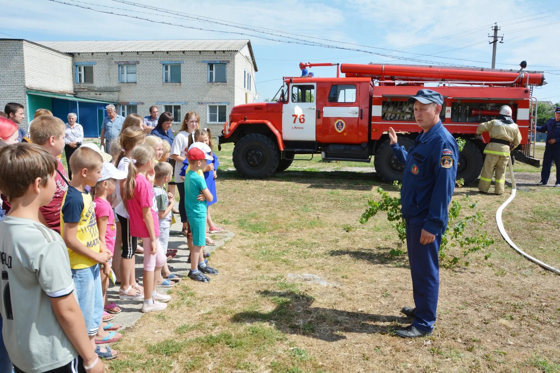 Погода в михайловке волгоградской области киквидзенский район. Дубровская школа Киквидзенский район. Александровка Киквидзенский район Волгоградская область. Хутор Калачевский Киквидзенский район. Волгоградская область Киквидзенский район село Александровка.