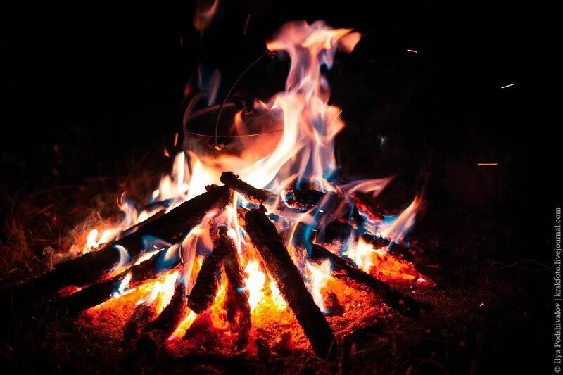 костер горит. крупный вечерний костёр. включи костер 10 часов. 1:1 огонь 10 часов. огонь 10 часов.