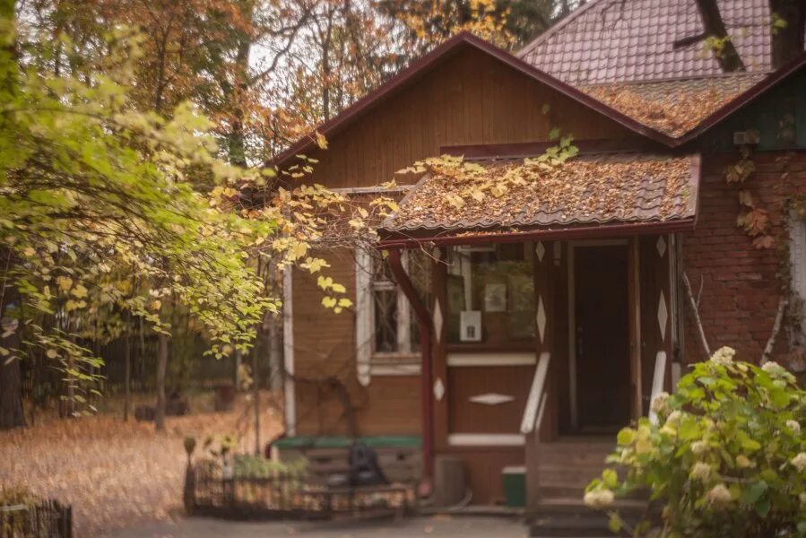 Дом музей Окуджавы в Переделкино. Музей Булата Окуджавы в Переделкино. Дом Булата Окуджавы в Переделкино. Дом-музей б. ш. Окуджавы в Переделкине.