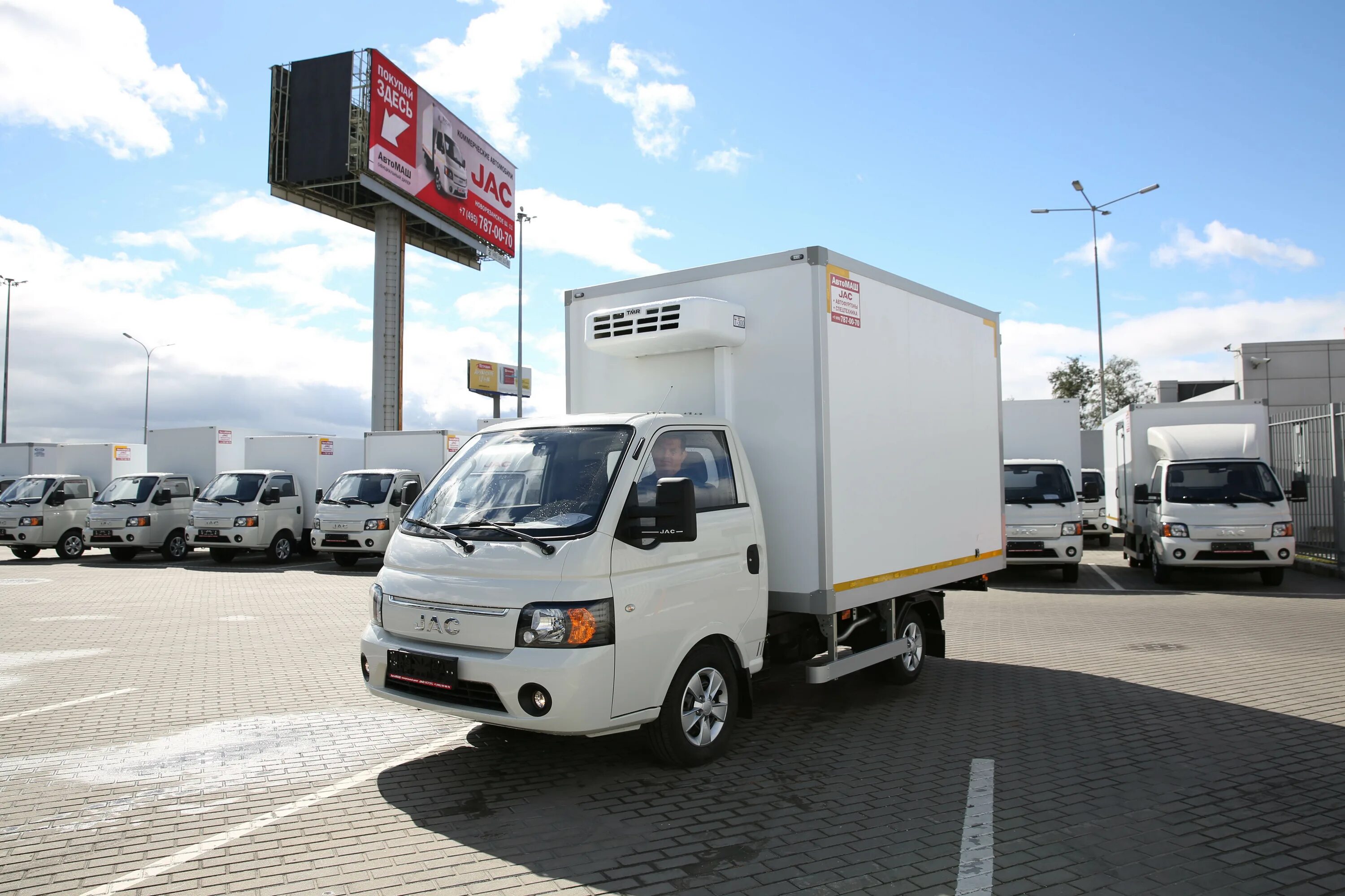 Cuv jac. Джак 35 грузовик. Легкий коммерческий автомобиль китай. Дилер jac нижний новгород. Jac motors дилерский центр.