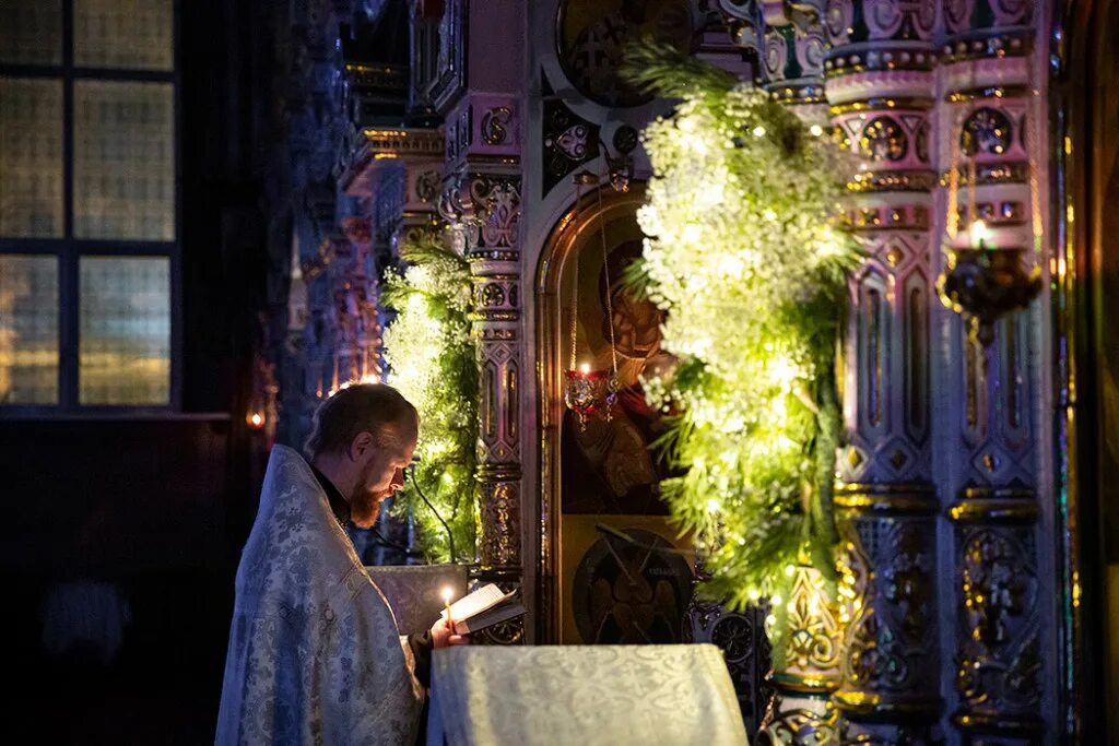 вознесенский собор курск богослужение. рождество литургия. храм христа спасителя в москве рождественская служба 2022. литургия в рождественскую ночь. 9 мая город ульяновск служба в кафедральном соборе картинки.