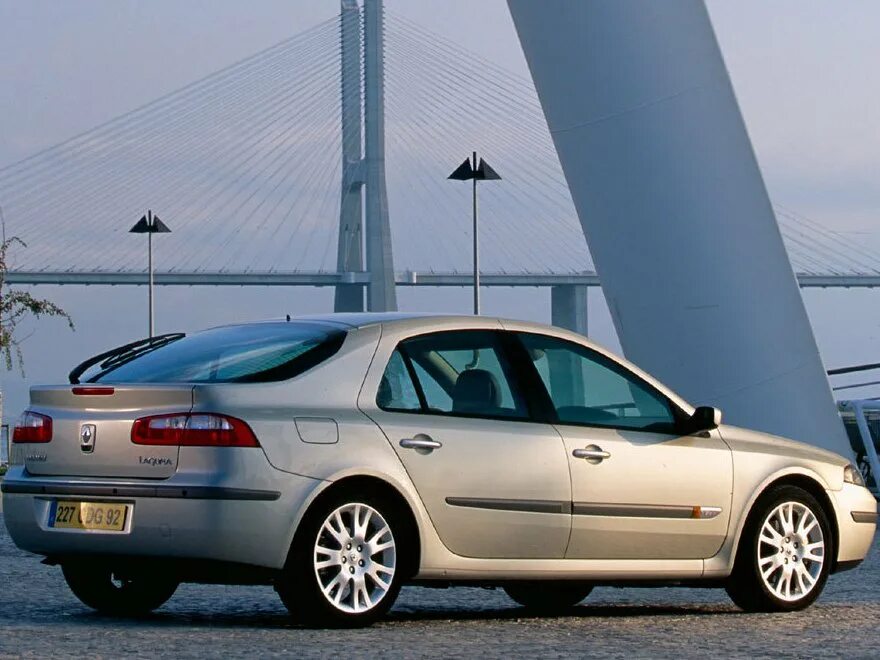 Renault laguna ii рестайлинг. Renault laguna 2001. Лагуна 2 нижний. Renault laguna 2 передняя губа. Набережная тагильская лагуна.