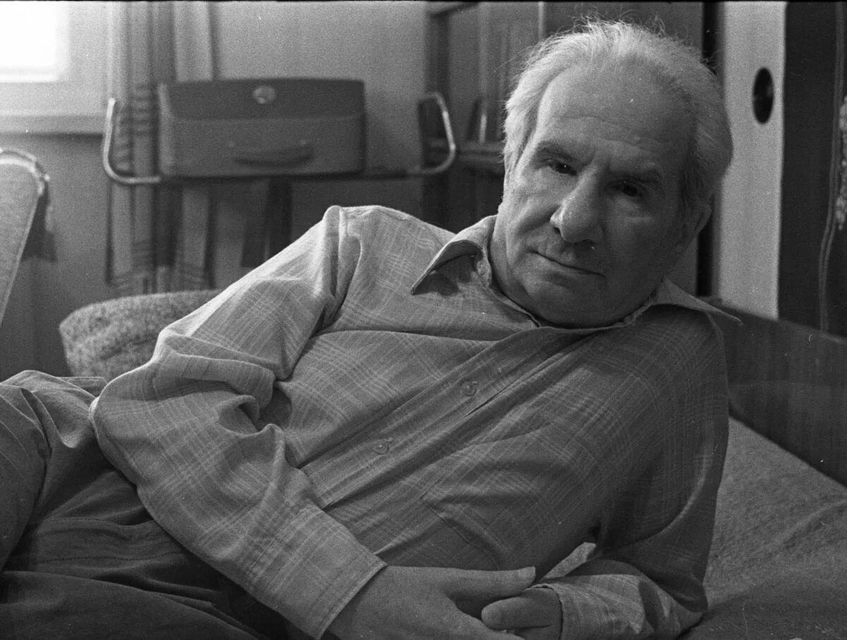 Юрий клепиков драматург. Юрий михайлович поляков. Михаил угаров. Виктор розов писатель. С.