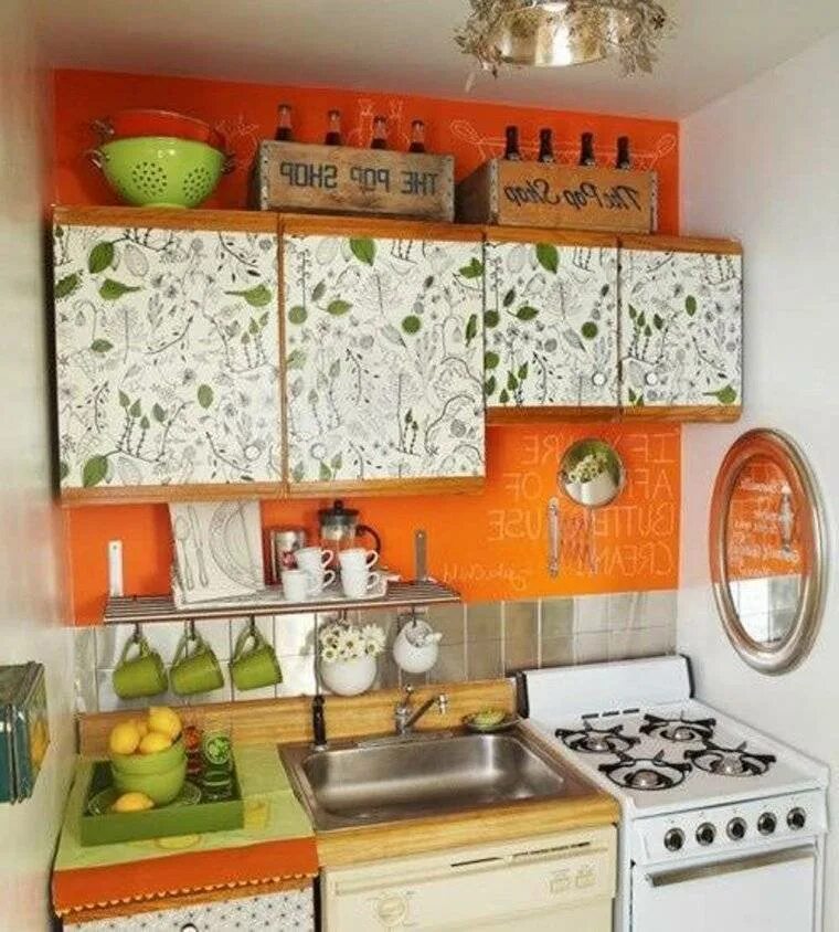 Как украсить кухонный. Декор кухонного гарнитура. Старый кухонный гарнитур. Декор кухонных шкафов. Преобразить старый кухонный гарнитур.