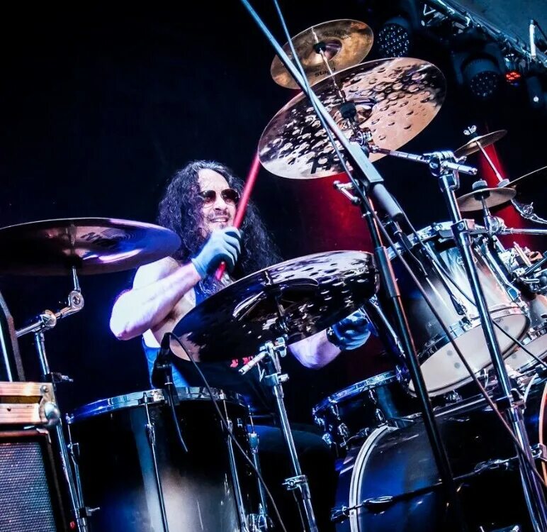 Korn david silveria. Брукс вакерман. Дрис ван хеген. Johnny williams (drummer). Falling in reverse барабанщик.