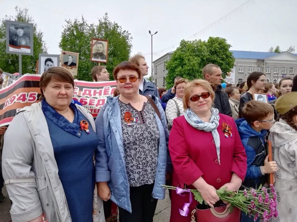 Брянский недели погода. Знаменитые люди Унече Брянской области. Парад Победы Унеча. Погода в Унече. День Победы в городе Унеча.