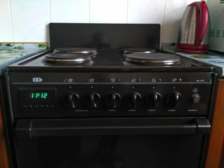 Продать плиту. Плита электрическая вятка 4-х конфорочная. Электроплиты в барнауле. Электроплита зви 450 характеристики. Электрическая плита на юле.